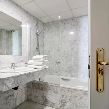 Pr45- Front Puerto Banus *