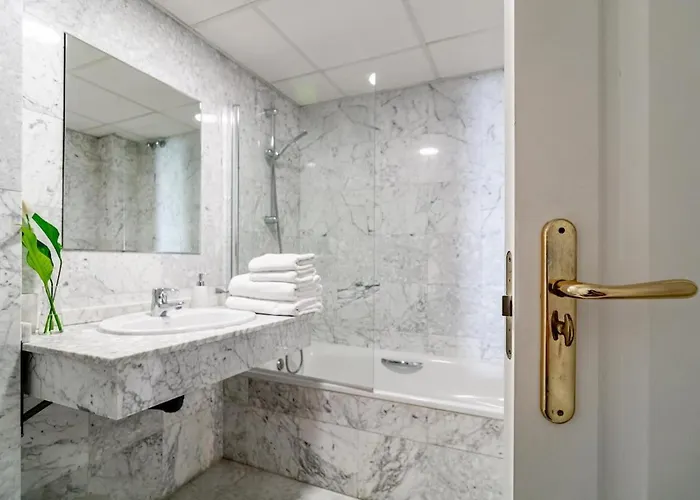 Pr45- Front Puerto Banus *