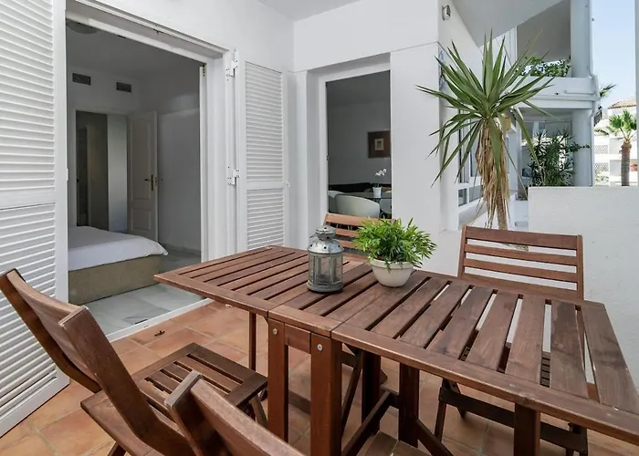 Pr45- Front Puerto Banus *